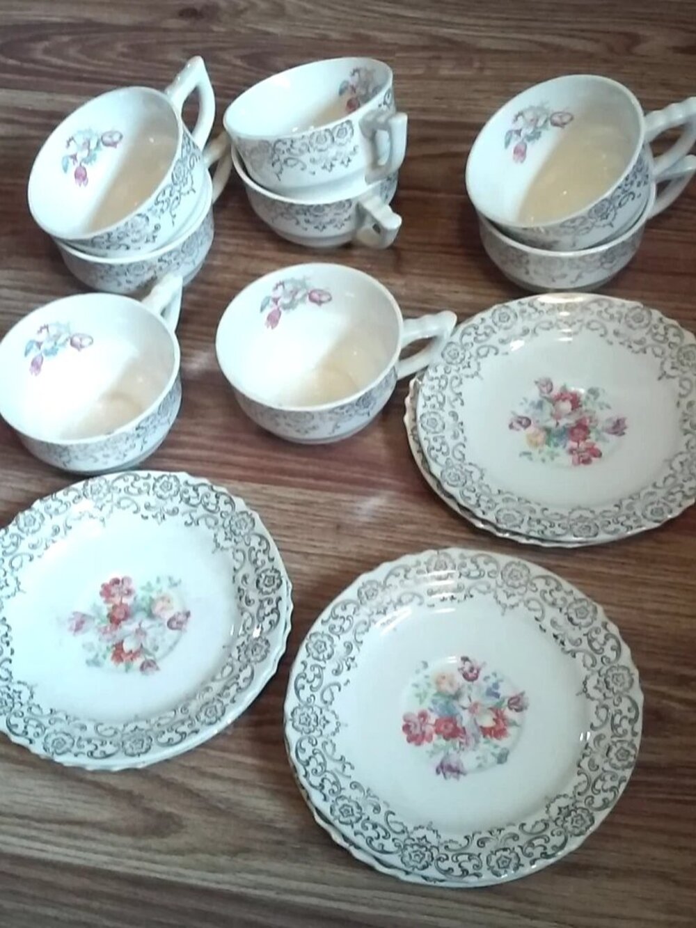 7 Cups and 7 Saucers Vintage Flowers Pattern White With 22K Gold Trim